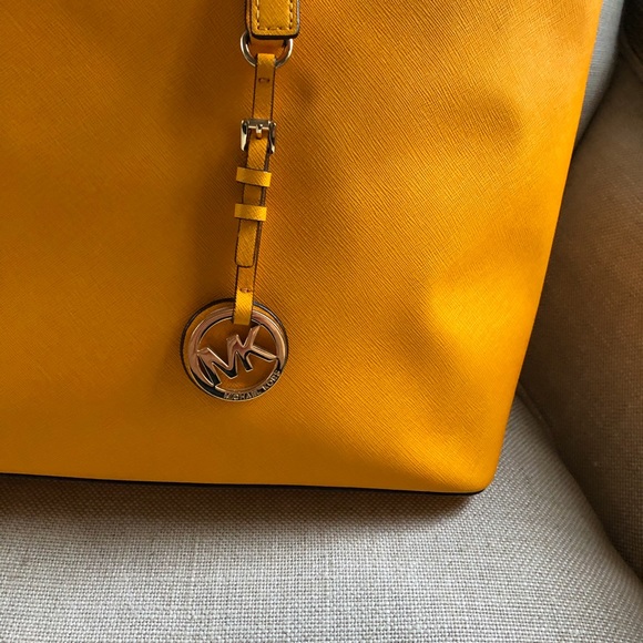 Michael Kors Shoulder Tote Saffiano Yellow Jet Set - Picture 2 of 8